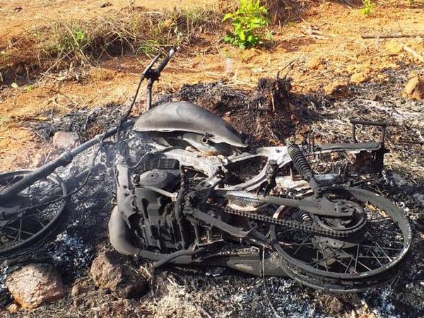 Homem é morto a tiros e corpo é encontrado ao lado de motocicleta incendiada em MT